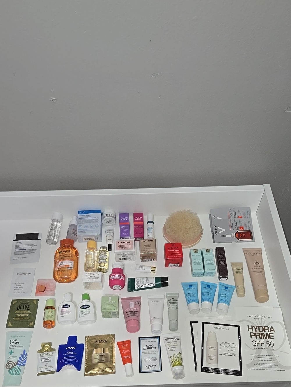 Lot Women’s Skincare Sample Estee Lauder, Beautybio, Peach Lilly, CEO, 49 Pc - Picture 1 of 3